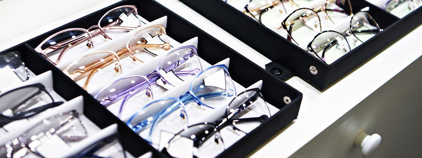 Relaxdays Boîte à lunettes pour 12 paires, Rangement montures, cuir  artificiel 15,5 x 33,5 x 19,5 cm, coffre, noir